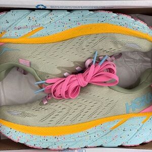 Hoka One One X free people Clifton 8